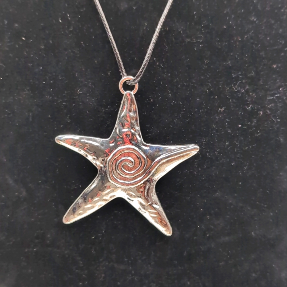 Statement Silver Toned Star Focus Necklace - Picture 1 of 8